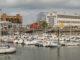 Der Blick über den Hafen auf den FRAC von Dunkerque. Das Trockendock links soll sich in ein Hotel oder in Eigentumswohnungen wandeln. Foto: Hilke Maunder