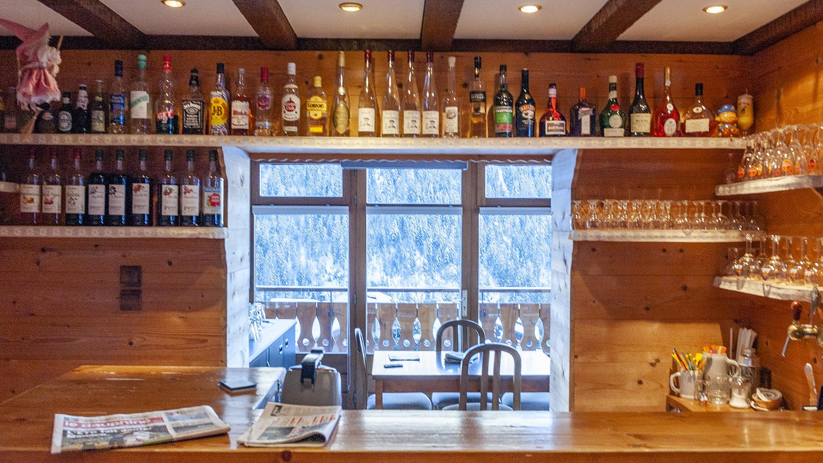 Châtel: die Bar des Hôtel Belalp - auch dort blickt ihr auf die Berge. Foto: Hilke Maunder
