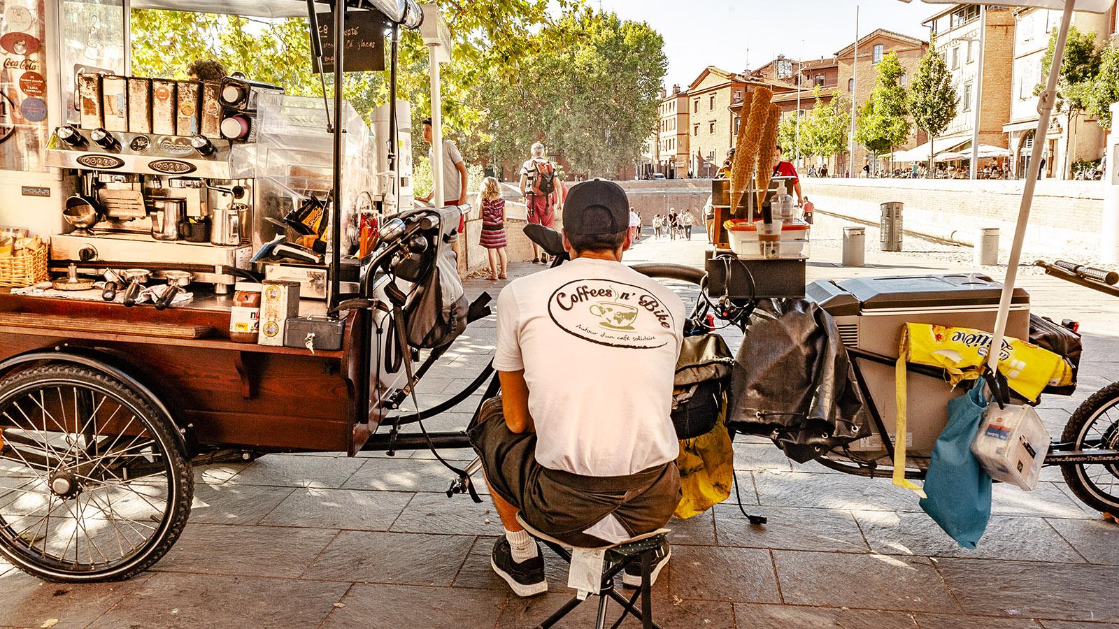 Am Garonne-Kai verkauft ein mobiles Fahrradcafé frisch gebrühten Kaffee. Foto: Hilke Maunder
