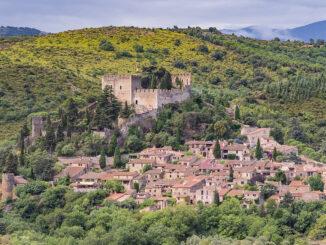 Der Blick auf Castelnou vom Aussichtspunkt. Foto: Hilke Maunder