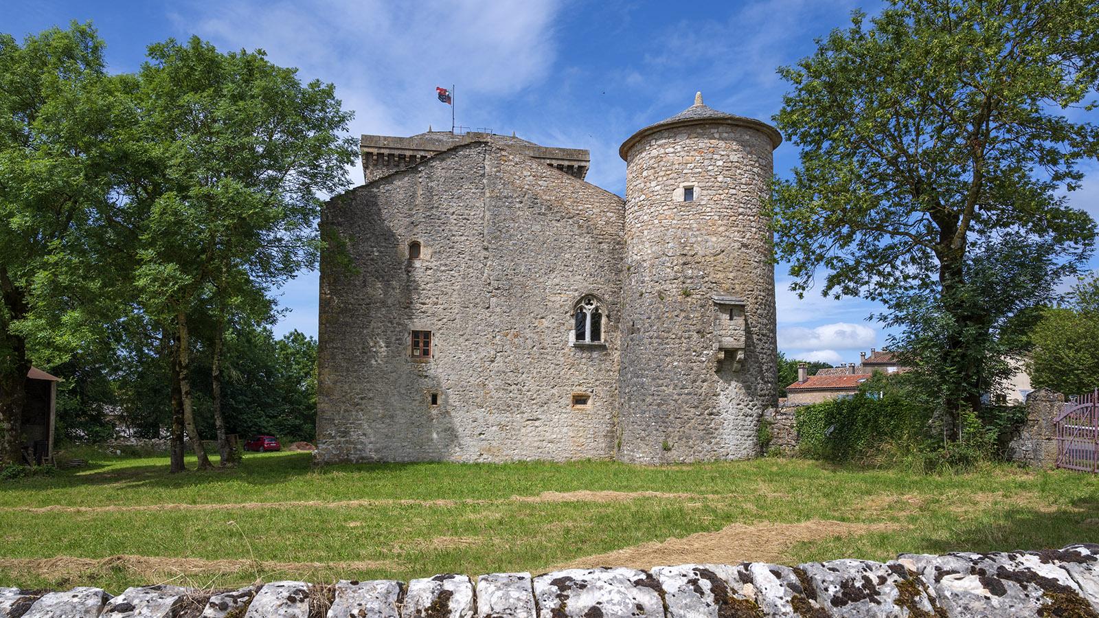 Fast eine kleine Festung: der Turm der Tempelritter in Viala-du-Pas-du-Jaux. Foto: Hilke Maunder