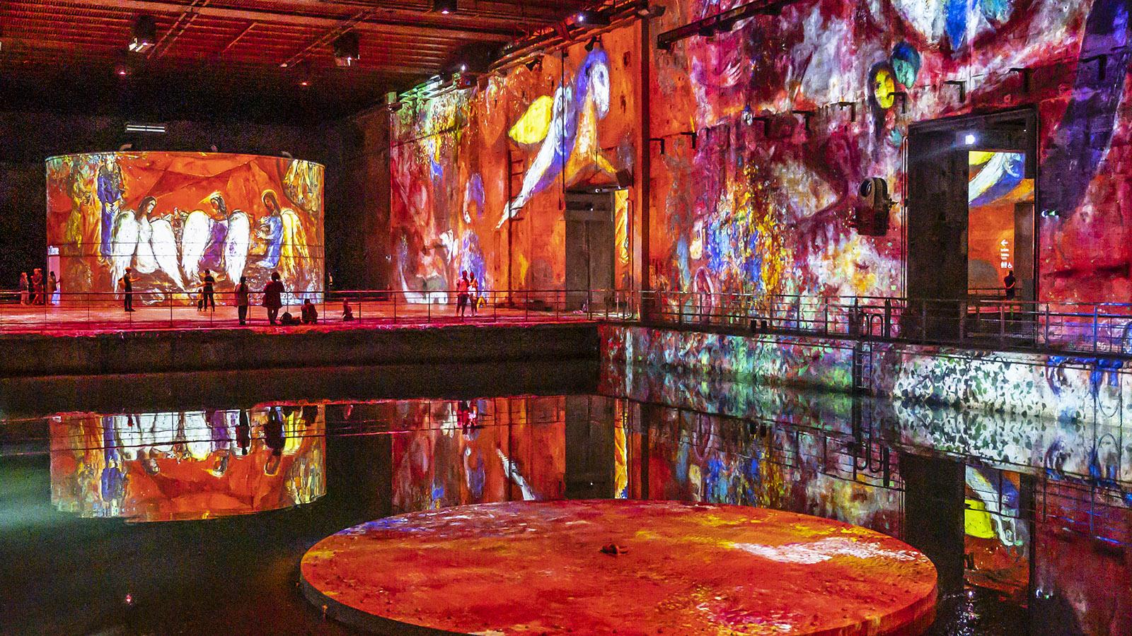 In den Bassins de Lumières bei der Schau "Monet, Renoir... Chagall" 2021. Foto: Hilke Maunder