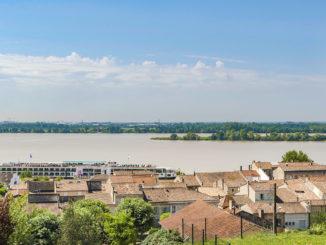 Bourg-sur-Gironde: Blick auf den Ort an der Dordogne. Foto: Hilke Maunder