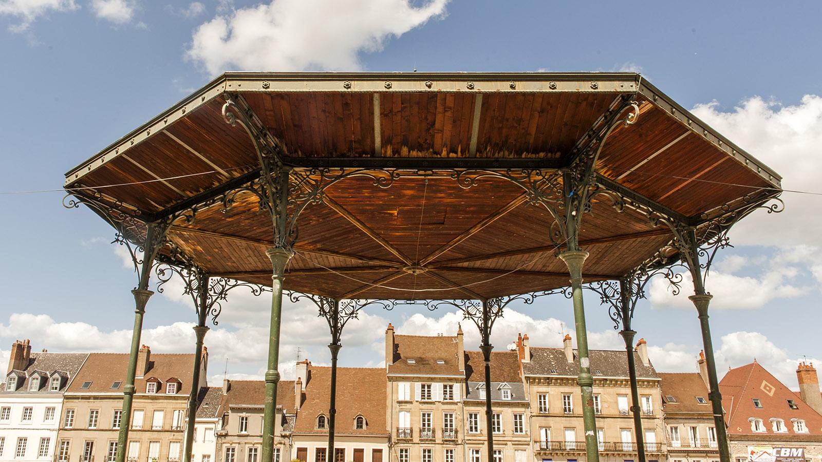 Autun: Musikpavillon auf dem Place du Champs de Mars. Foto: Hilke Maunder