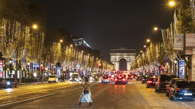 Die Champs-Élysées mit Weihnachtsbeleuchtung, Foto: Hilke Maunder
