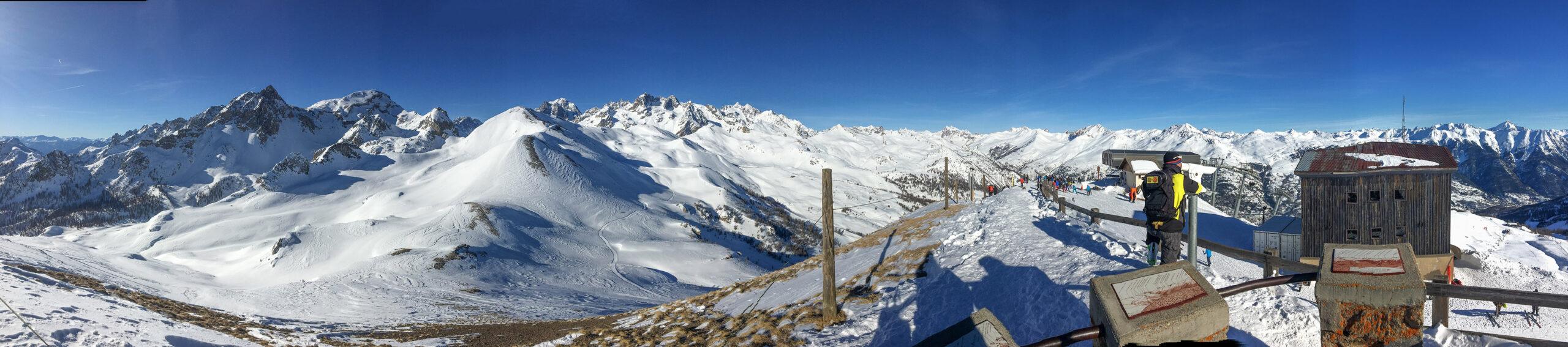 Der Panoramablick von der Bergstation hin zu Les Écrins. Foto: Hilke Maunder