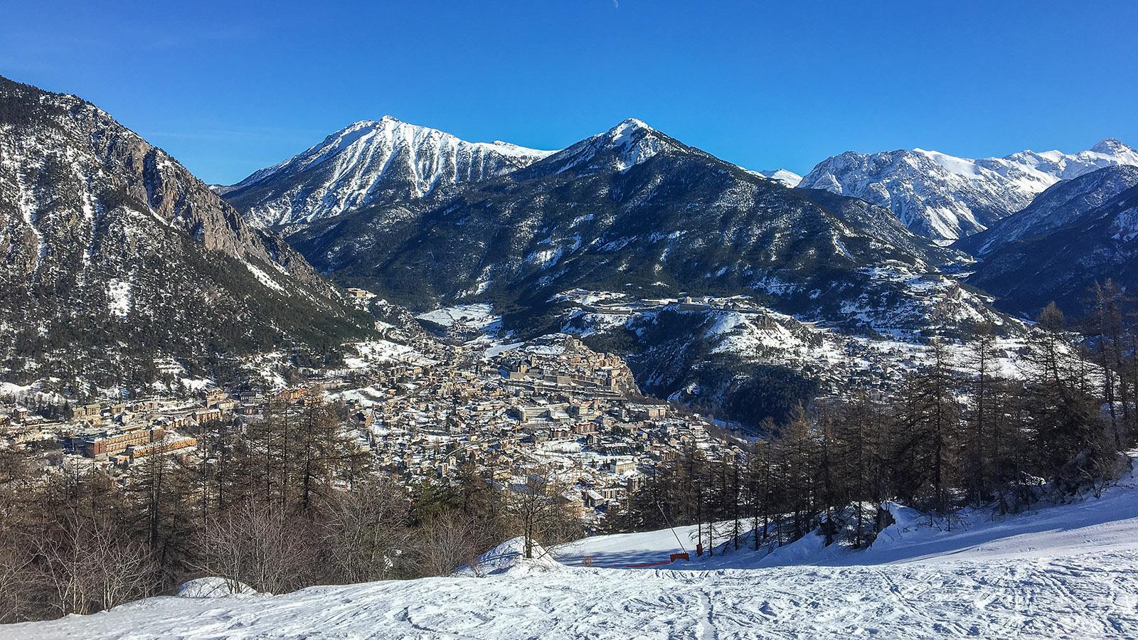 Blick aus dem Skigebiet von Serre Chevalier auf Chantemerle, Foto: Hilke Maunder