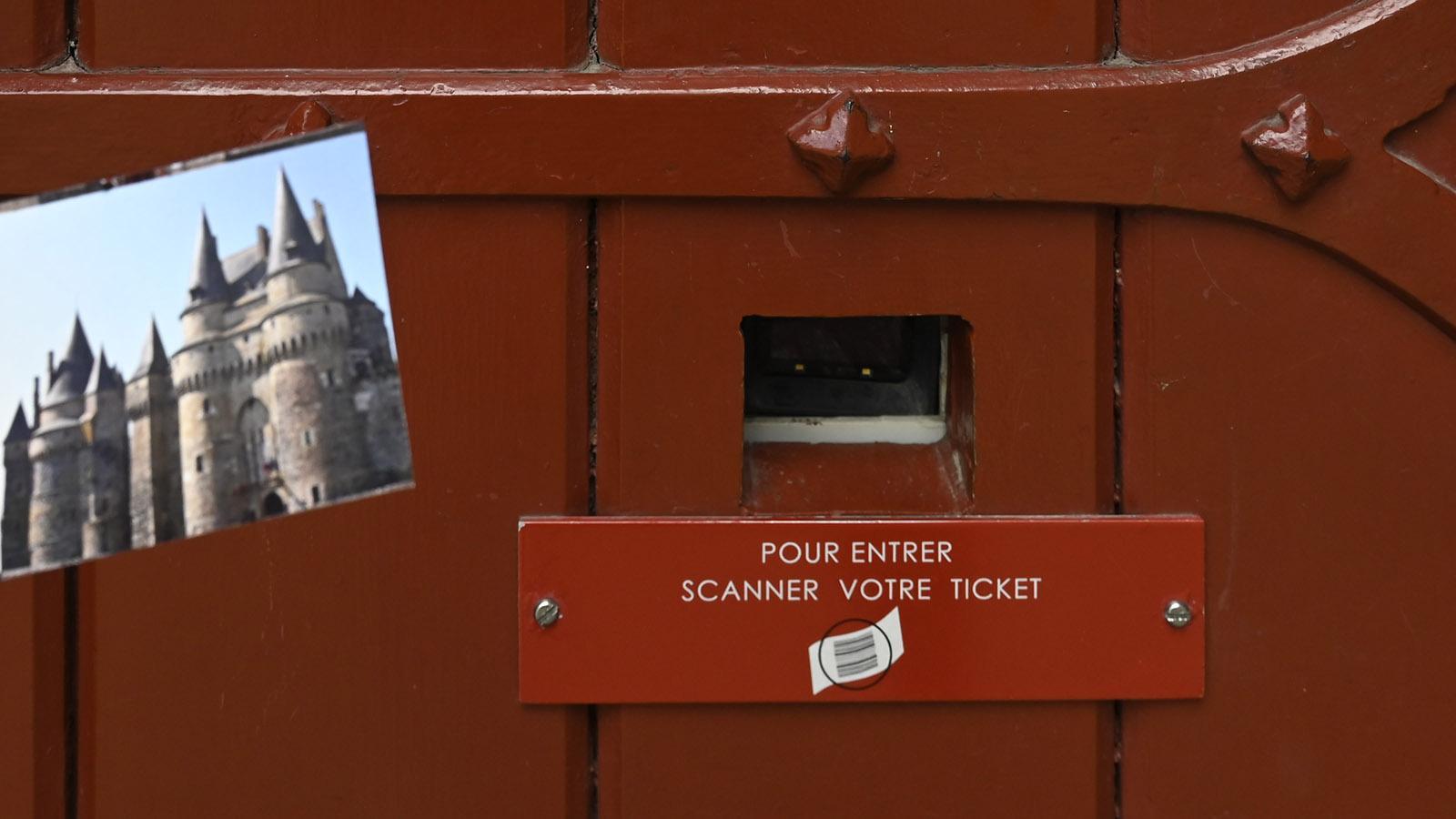 Um in das Schlossmuseum zu gelangen, müsst ihr euer Ticket scannen. Foto: Hilke Maunder