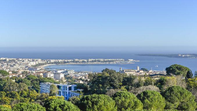 Cannes: Blick vom Croix de Gardes auf die Stadt. Foto: Hilke Maunder