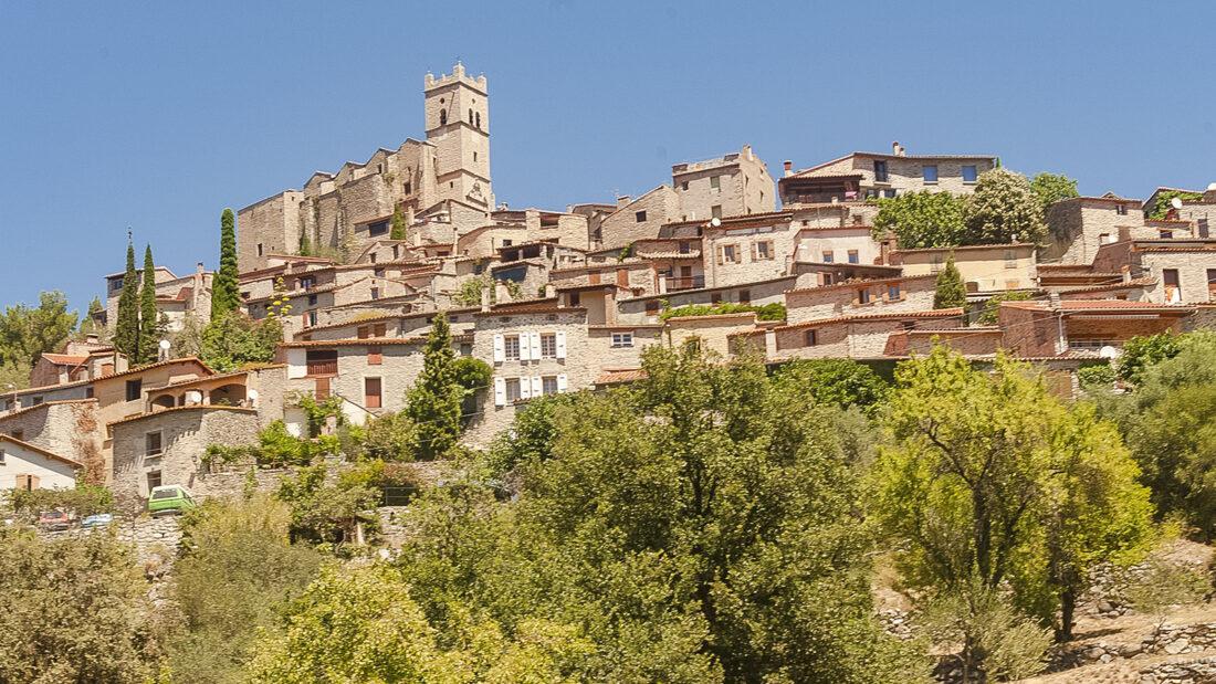 Die schönsten Dörfer der Pyrénées-Orientales. Eus im Tal der Têt. Foto: Hilke Maunder