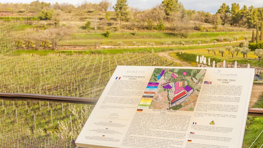 Der Weinlehrpfad von Coquillade Provence. Foto: Hilke Maunder