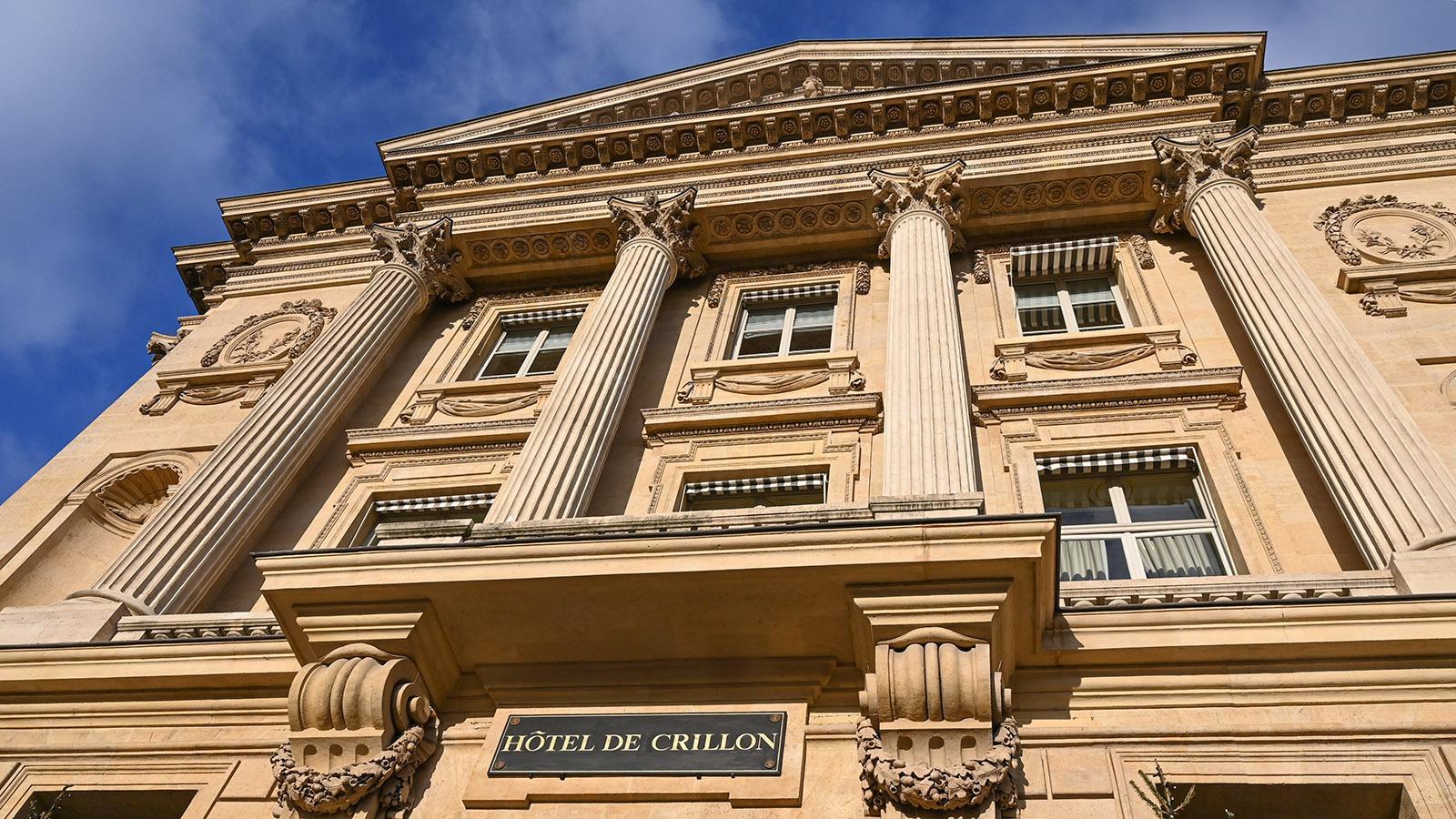 Die Fassade des <em>Hôtel de Crillon</em> zur Platzseite. Foto: Hilke Maunder