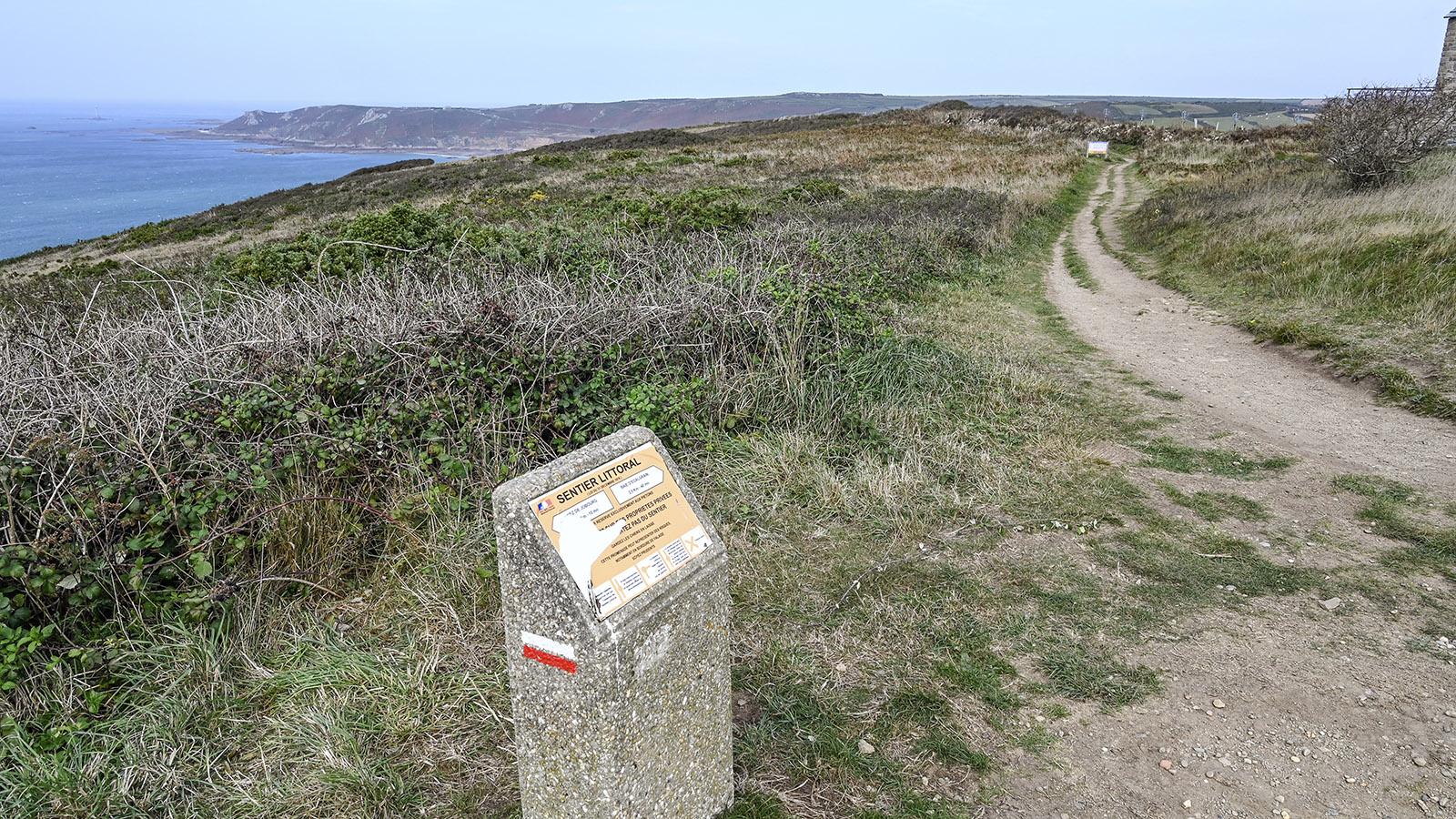 Am Cap Jobourg könnt ihr auf dem Zöllnerpflad wandern, der die gesamte Küste des Cotentin umrundet. Foto: Hilke Maunder