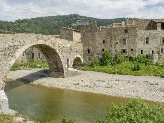 Die römische Brücke von Lagrasse. Foto: Hilke Maunder