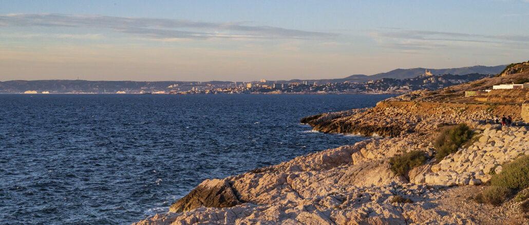 Der Blick auf Marseille von der Calanche Blanche. Foto: Hilke Maunder
