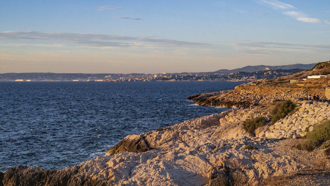 Der Blick auf Marseille von der Calanche Blanche. Foto: Hilke Maunder