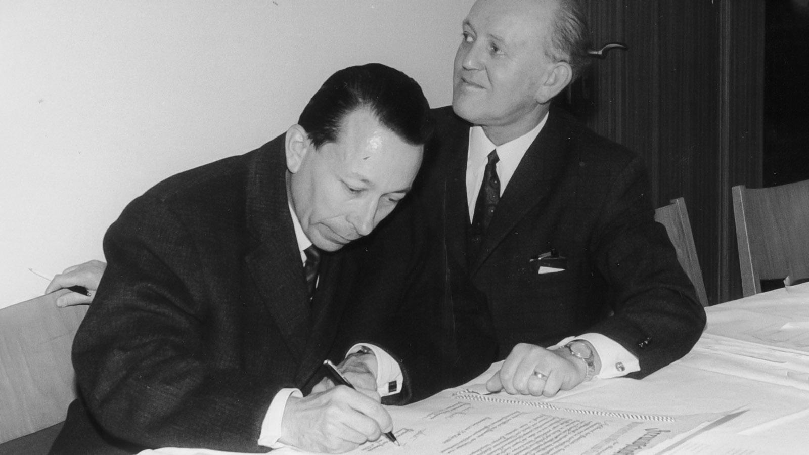 Am 22. März 1968 unterschrieben die Bürgermeister von Eaubonne und Budenheim den Freundschaftsvertrag. Foto: Hilke Maunder