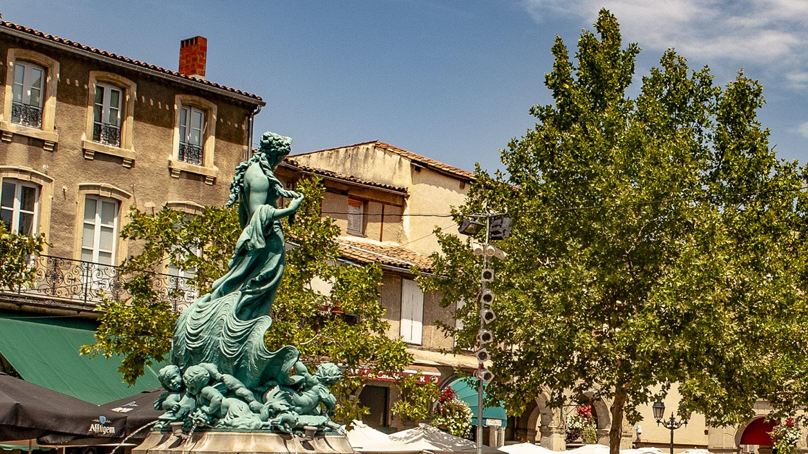 Treffpunkt in der Altstadt: Der Venus-Brunnen auf der Place de la République. Foto: Hilke Maunder