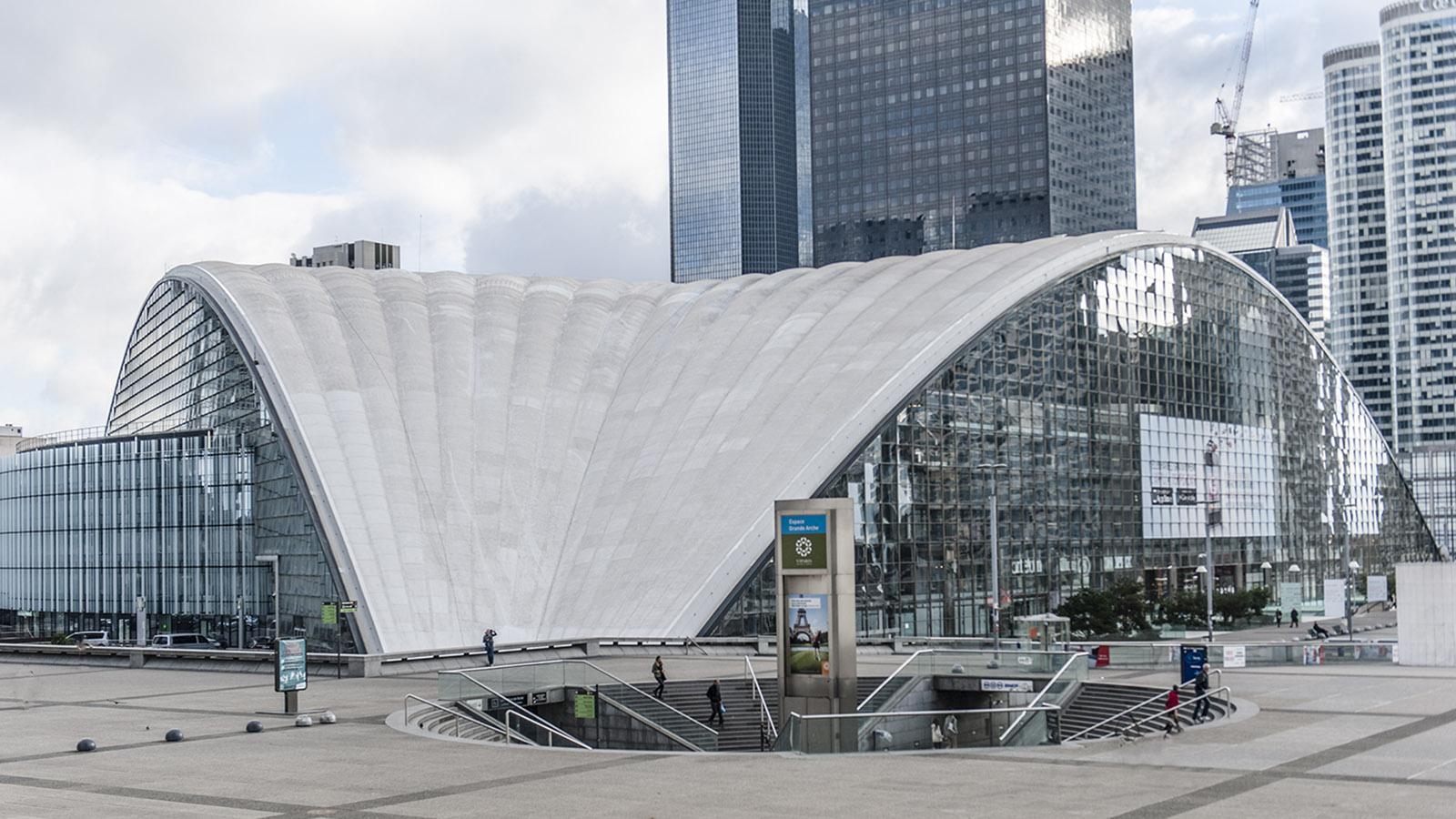Der CNIT-Bau von La Défense. Foto: Hilke Maunder