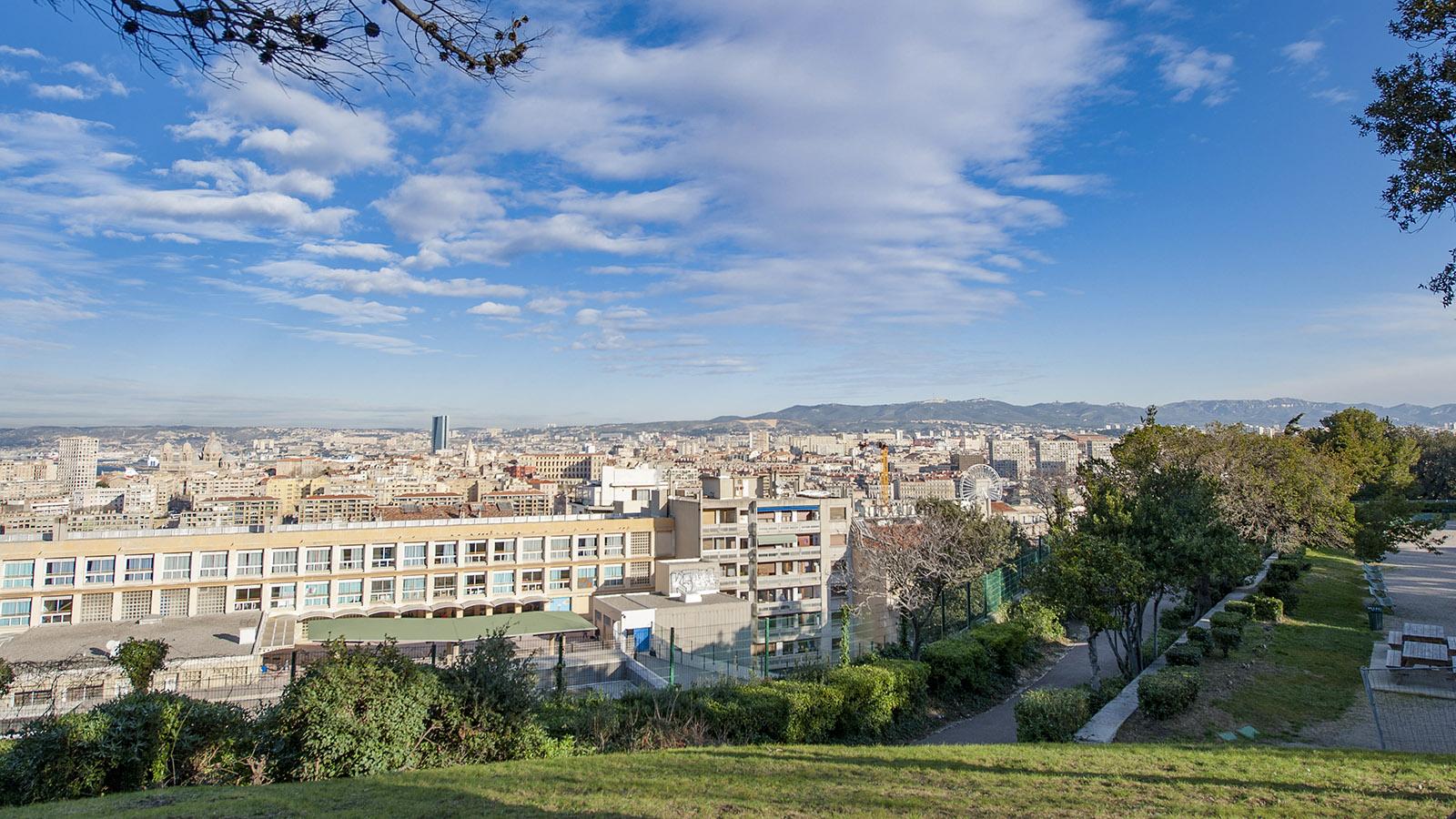 Neue Aussichten auf Marseille eröffnen sich vom <em>Parc de la Colline</em>. Foto: Hilke Maunder