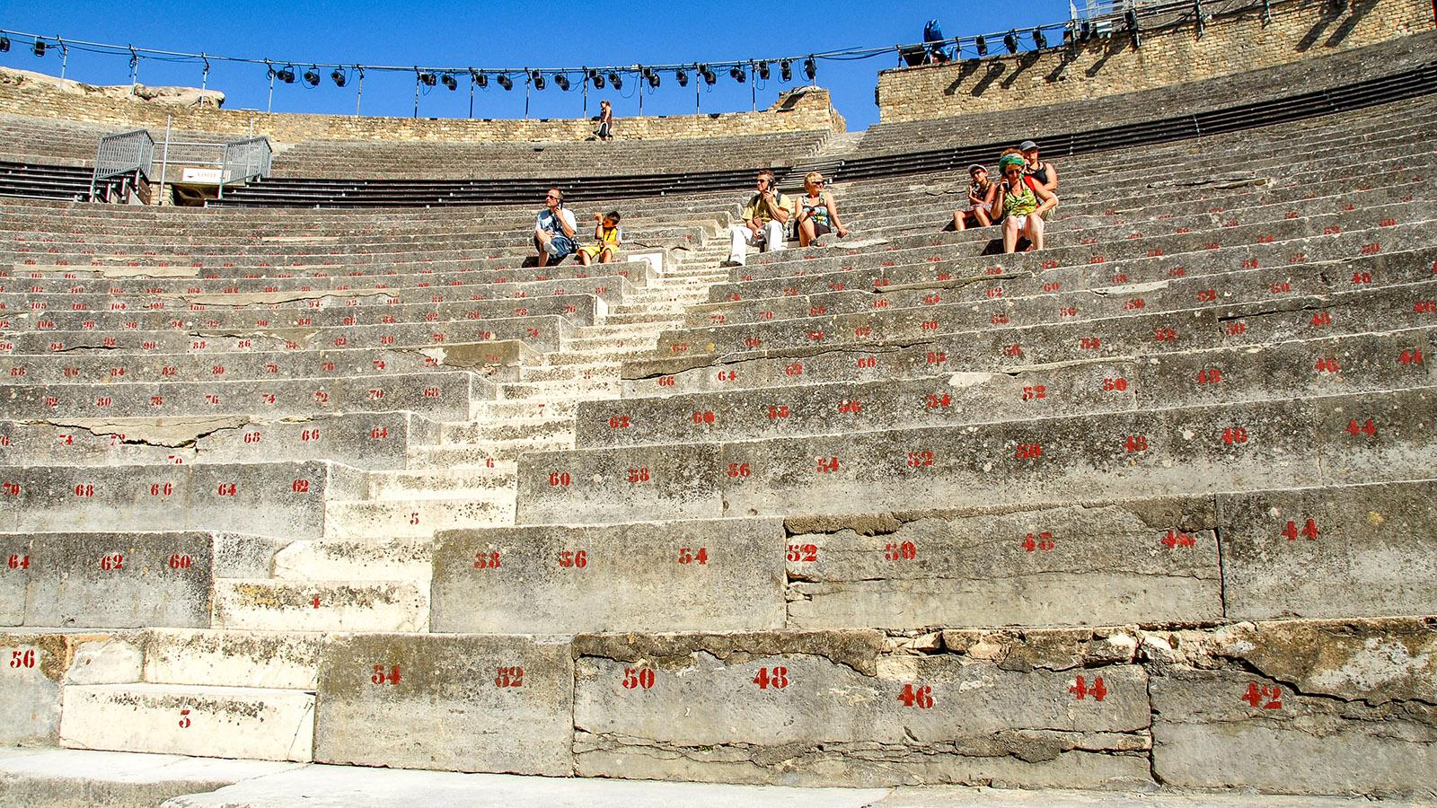 Rot markiert: die Sitzplätze im antikenn Theater vn Orange. Foto: Hilke Maunder