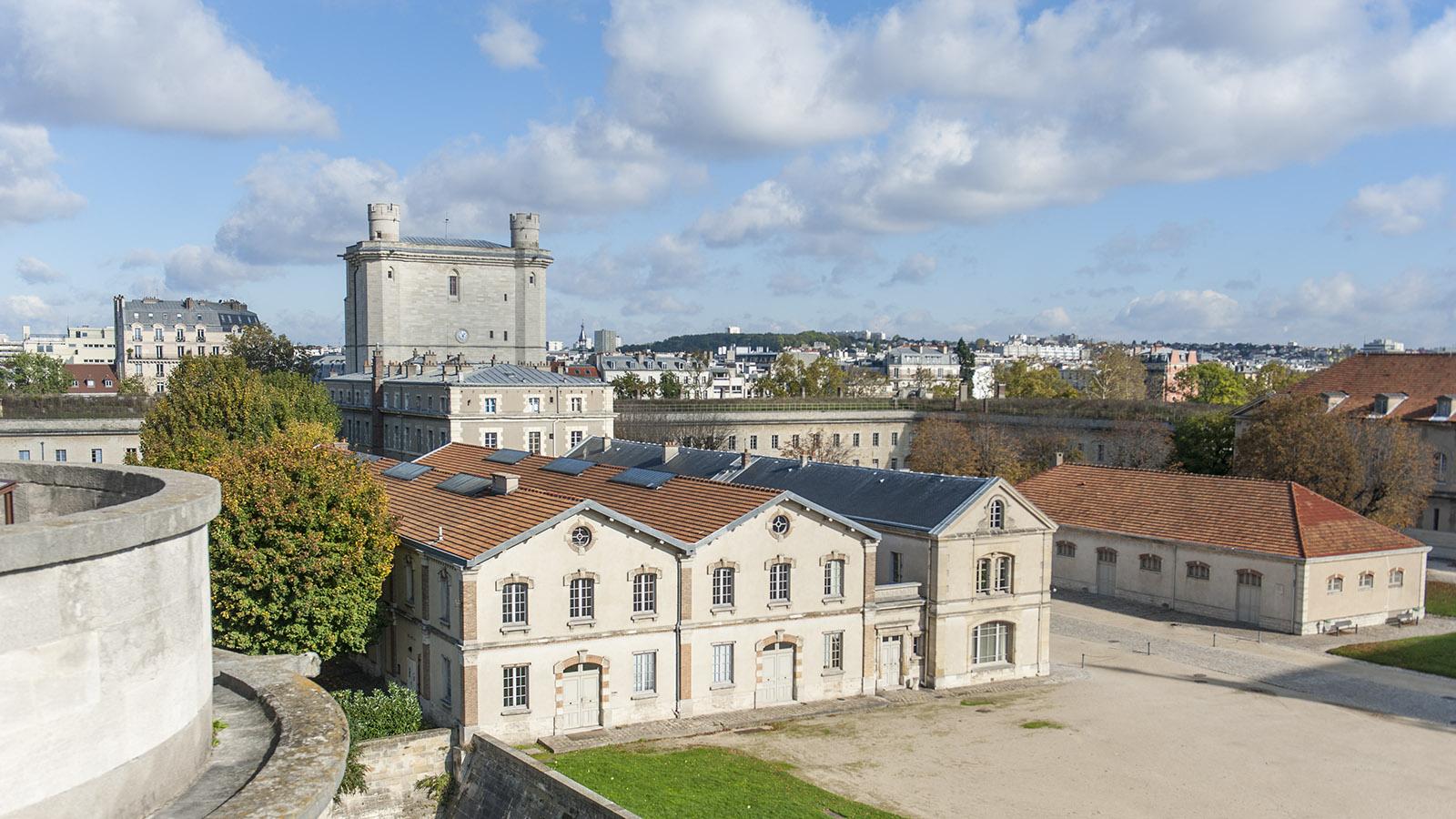 Der Donjon überragt die gesamte Schlossanlage von Vincennes. Foto: Hilke Maunder