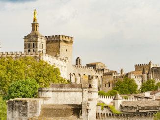 Flusskreuzfahrten. Avignon: Skyline von der Rhône aus. Foto: Hilke Maunder