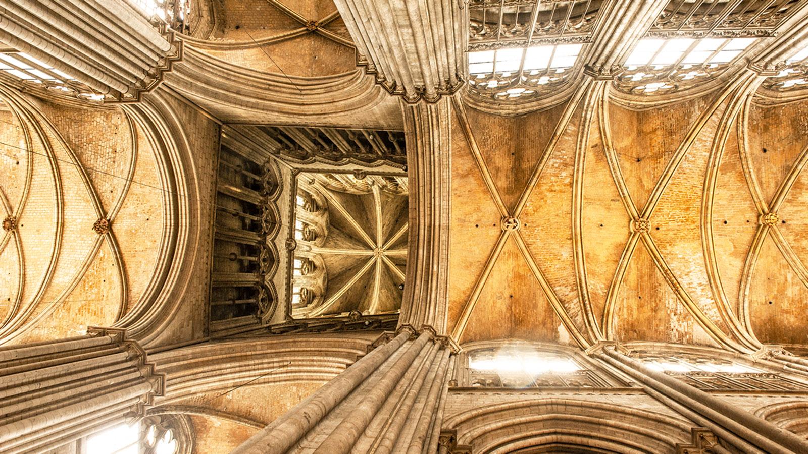 Beeindruckend: das Gewölbe der Kathedrale von Rouen. Foto: Hilke Maunder