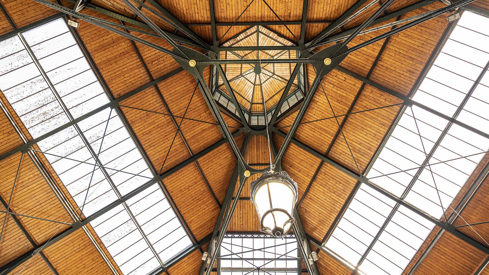 Beeindruckend: das Dach der Markthalle von Sens. Foto: Hilke Maunder