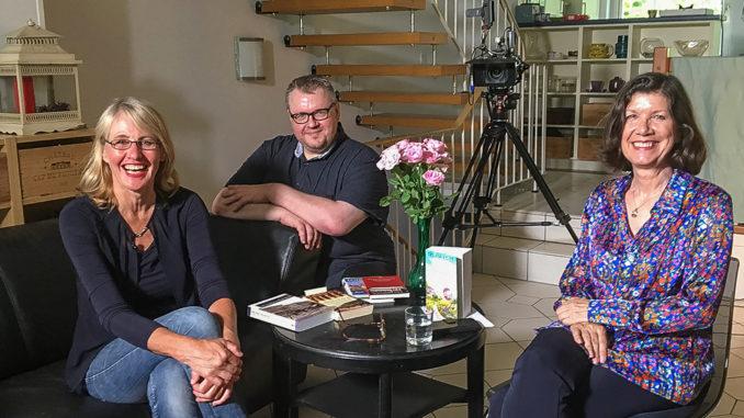 Sylvia Lott beim Salongespräch mit Hilke Maunder und Oliver Sternberg. Foto: Lara Maunder
