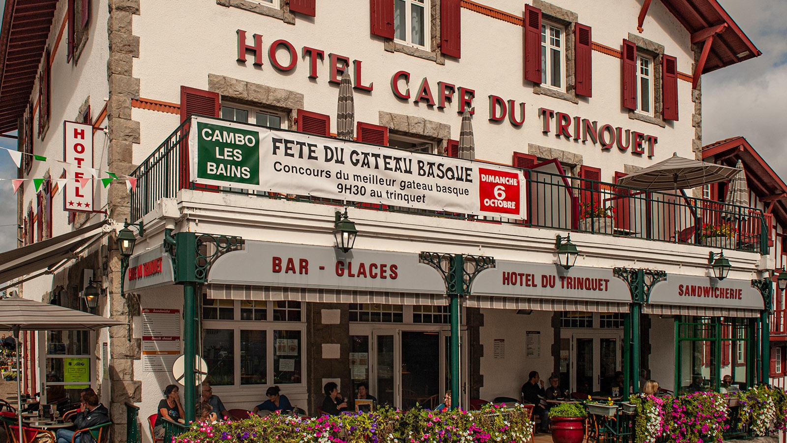 Das Hôtel-Café von Cambo-les-Bains ist der Treffpunkt der Einheimischen. Foto: Hilke Maunder