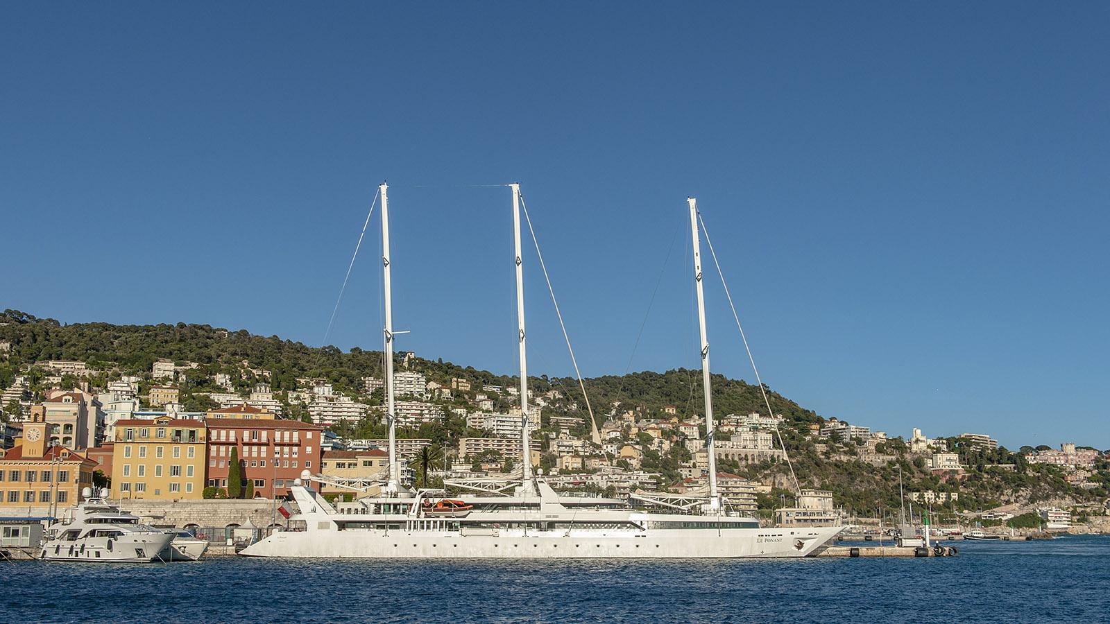 Auch Großsegler machen im Hafen von Nizza fest. Foto: Hilke Maunder