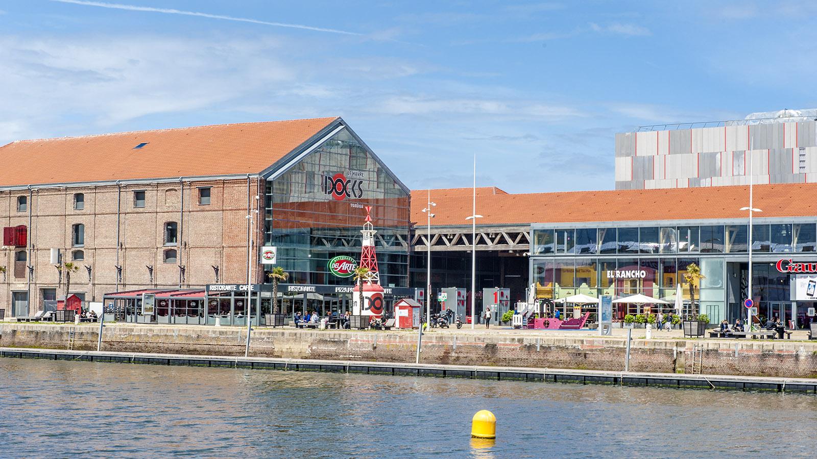 Das Shoppincenter Docks Vauban liegt direkt am Wasser. Foto: Hilke Maunder