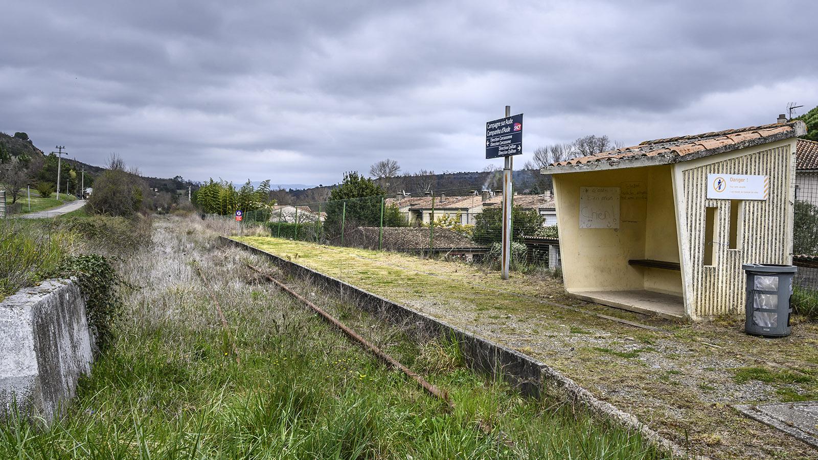 Das Volk protestierte und fordert die Wiederaufnahme des Zugverkehrs: der verwaiste Bahnhof von Campagne-sur-Aude. Foto: Hilke Maunder