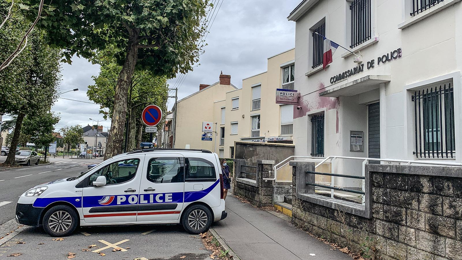 Eine Polizeiwache in Nantes. Foto: Hilke Maunder