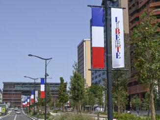Toulouse: Flaggenschmuck zum 14. Juli auf der Allée Jean Jaurès. Foto: Hilke Maunder