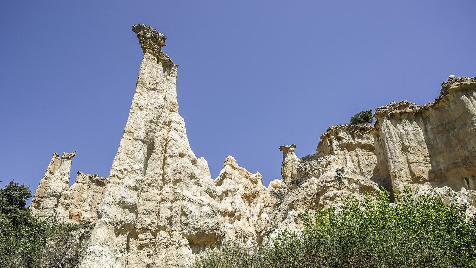 Les Orgues von Ille-sur-Têt: Die Erosion frisst sich sichtbar in die Felskanten. Foto: Hilke Maunder