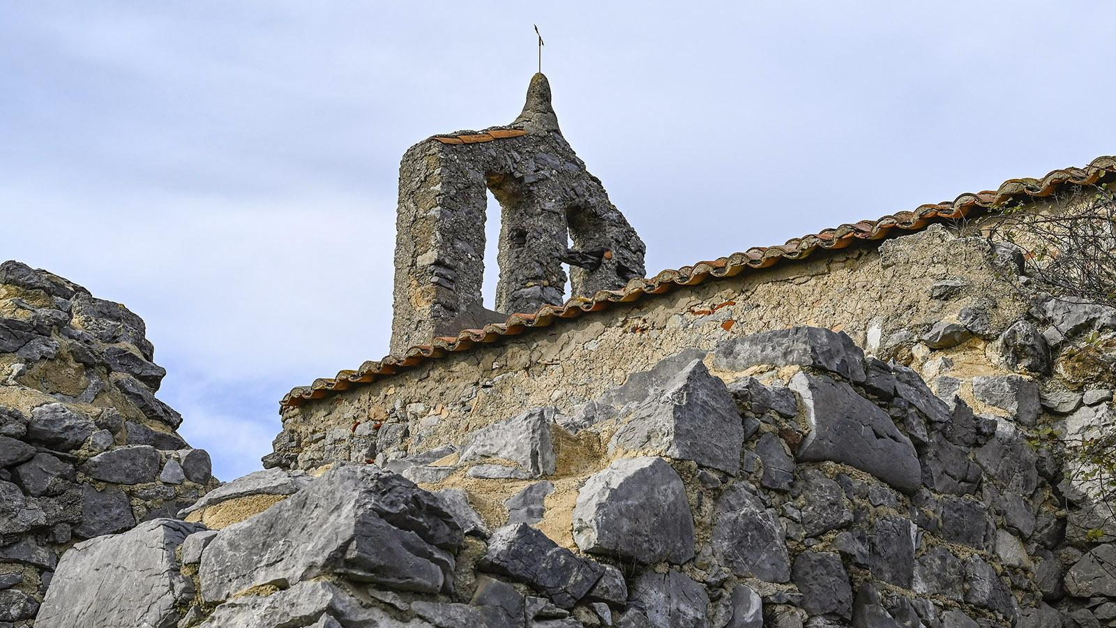 Opoul-Périllos: Detail der Kirche. Foto: Hilke Maunder
