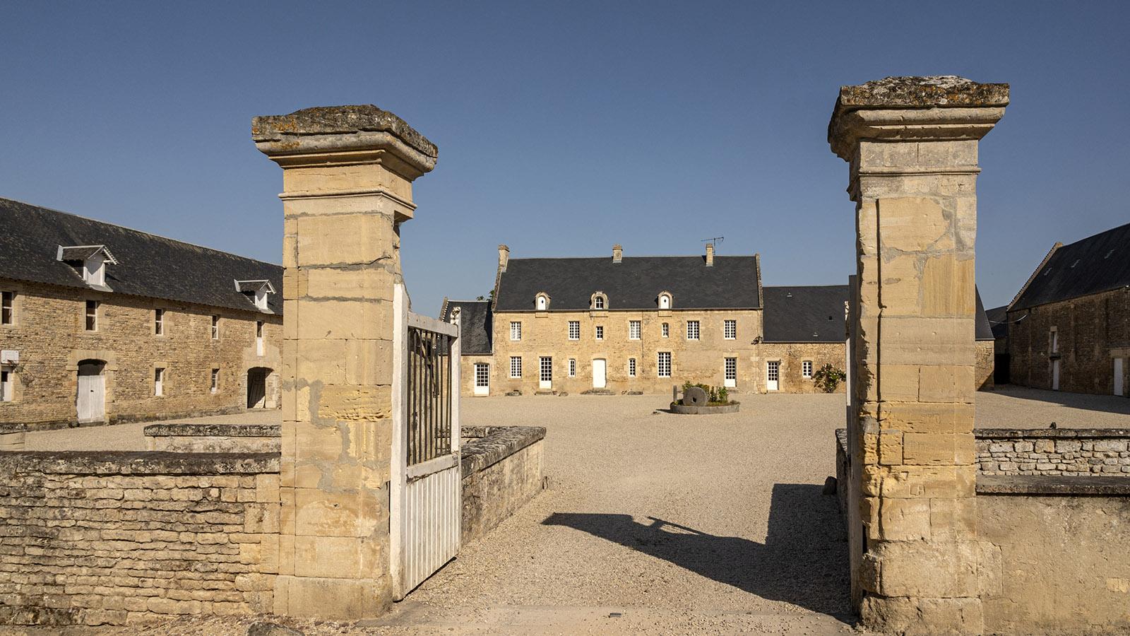 Malerische Gutshöfe wie jener von Château de Fresne-Camilly sind im Tal der Mue zu finden. Foto; Hilke Maunder