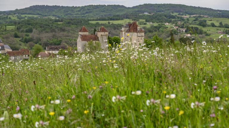 Curemonte: Mini-Dorf mit drei Burgen