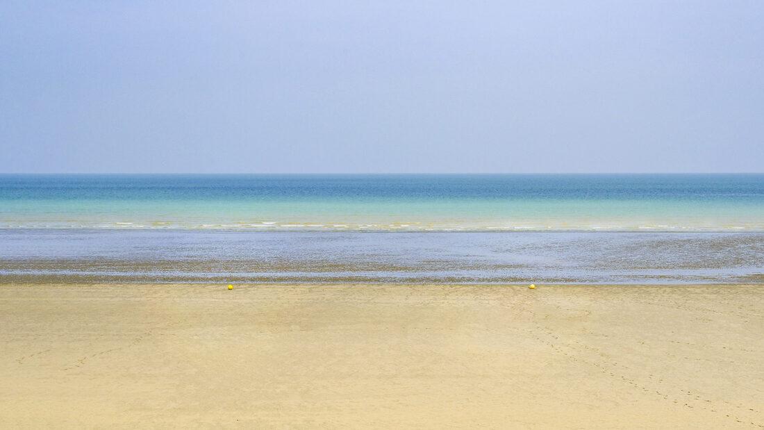 Saint-Aubin besitzt den einzigen richtigen Sandstrand der Alabasterküste. Bei Ebbe treffen sich dort die Strandsegler! Foto: Hilke Maunder