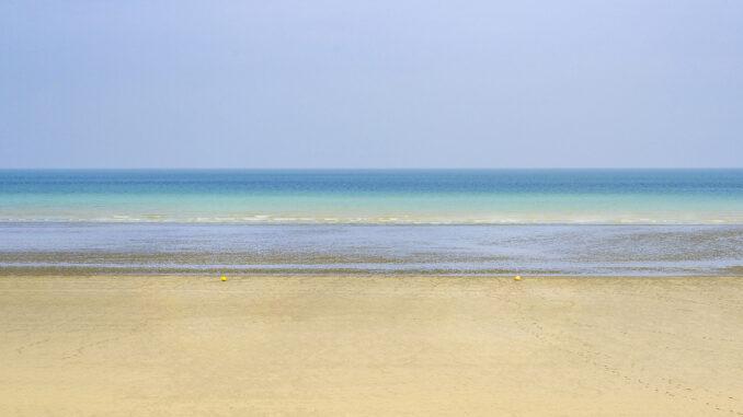 Saint-Aubin besitzt den einzigen richtigen Sandstrand der Alabasterküste. Bei Ebbe treffen sich dort die Strandsegler! Foto: Hilke Maunder