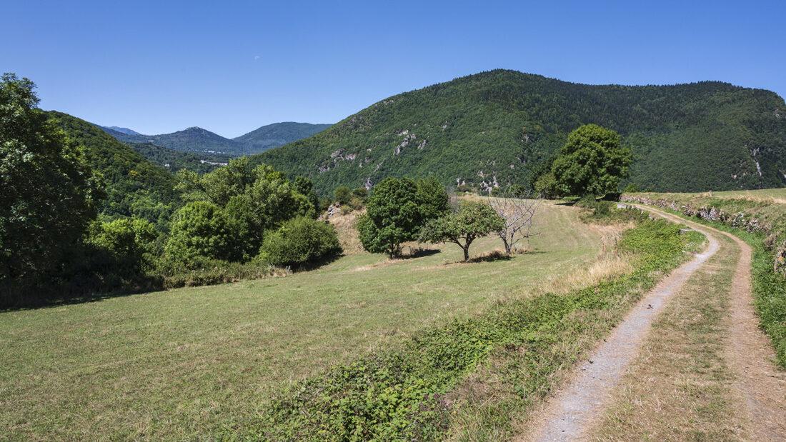 Auf Wanderwegen wie dem tour de Benal lässt sich die Umgebung von Counozouls entdecken. Foto: Hilke Maunder