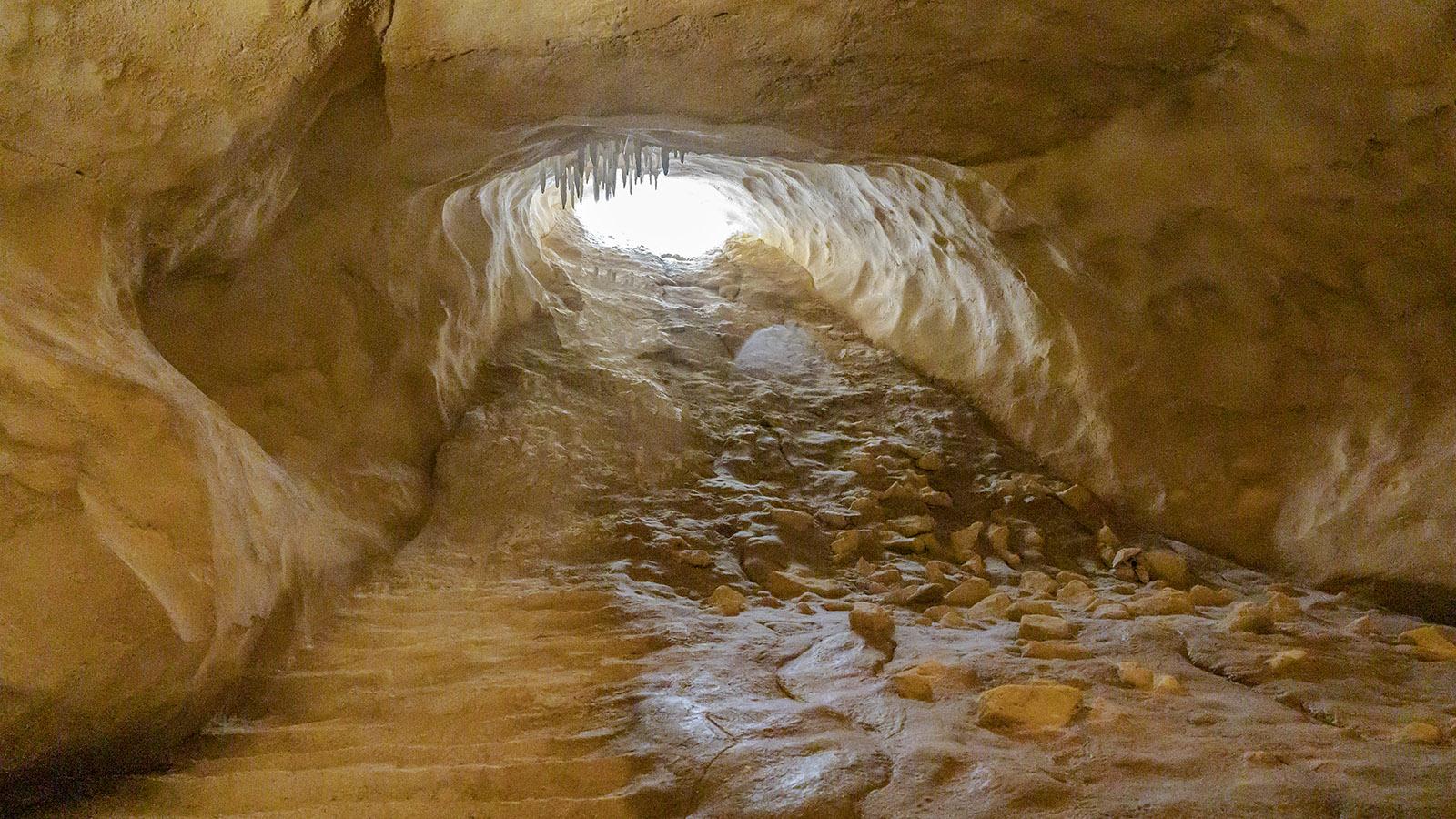 Über diesen Schuttkegel gelangten die ersten Höhlenforscher ins Innere der Grotte. Foto: Hilke Maunder