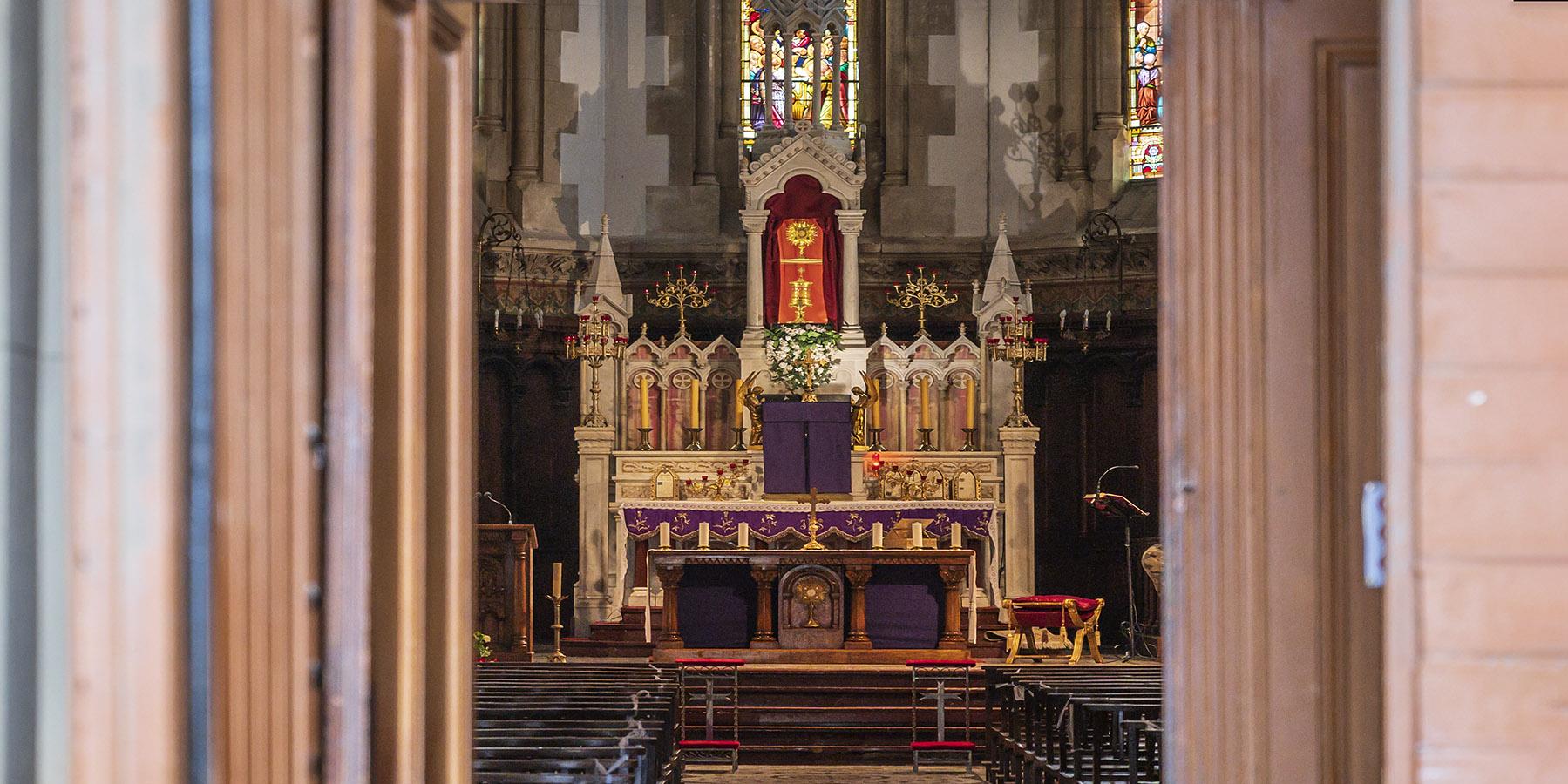 Der Altar der Pfarrkirche. Foto: Hilke Maunder