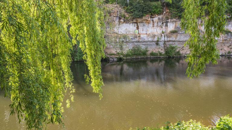 Am Ufer der Vézère. Foto: Hilke Maunder