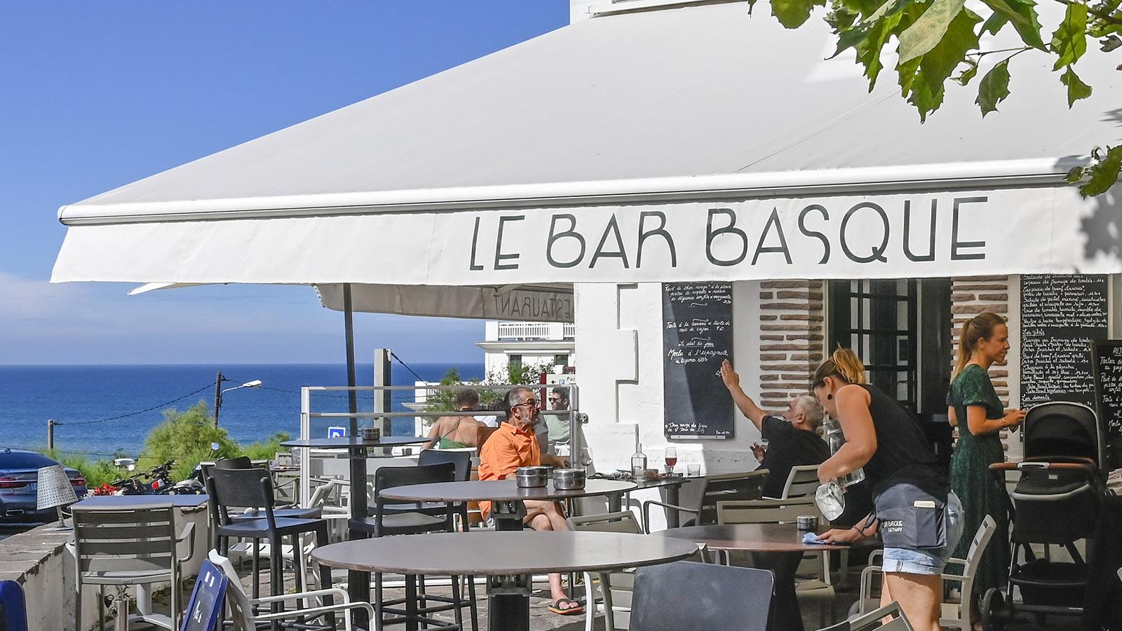 Meerblick zum Kaffee oder Wein: die Bar Basque. Foto: Hilke Maunder