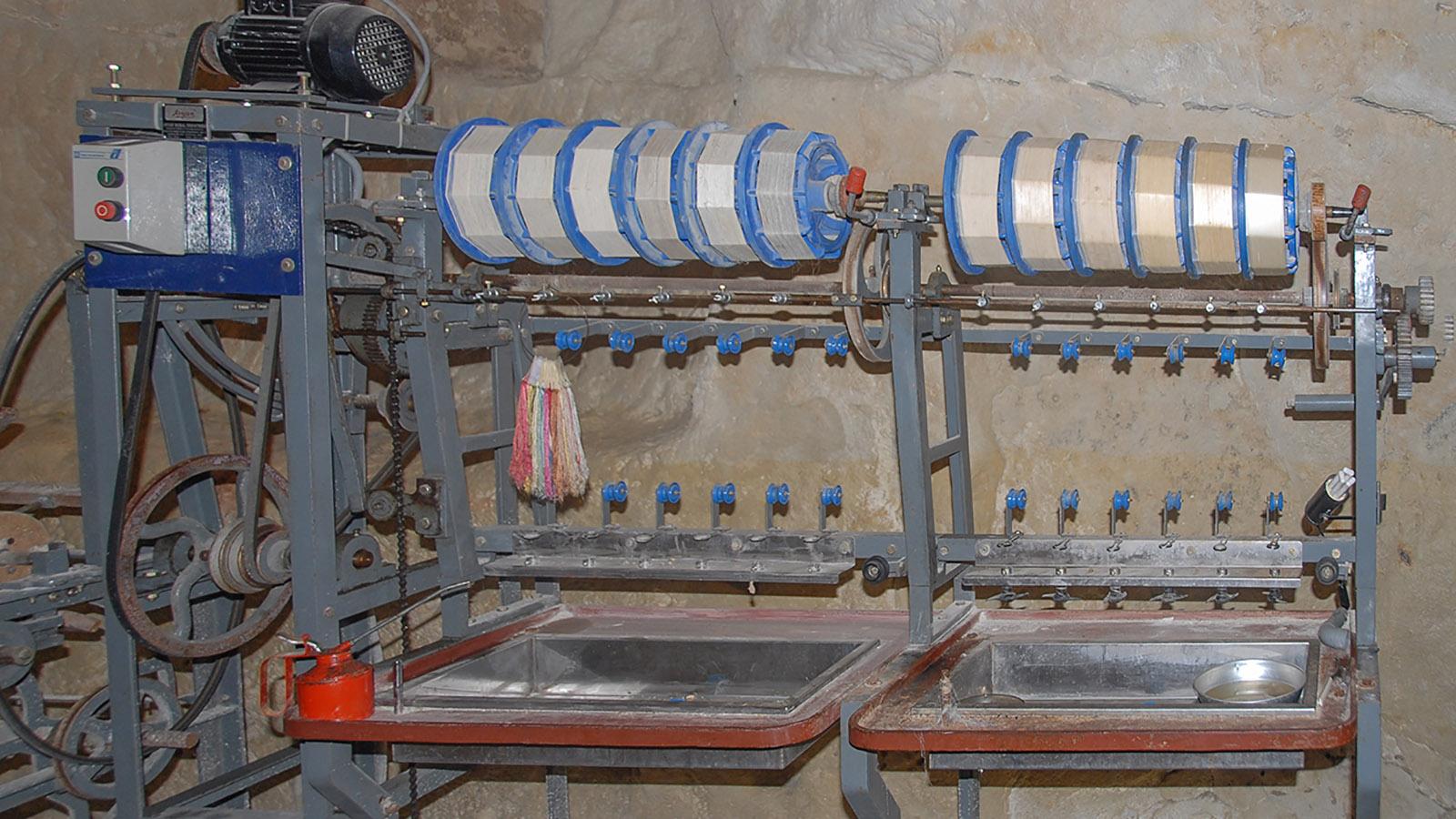 Eine Maschine zum Abwickeln des Seidenfaden aus dem Kokon. Foto: Hilke Maunder