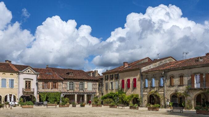Die Place Royale von Labastide-d'Armagnac. Foto: Hilke Maunder