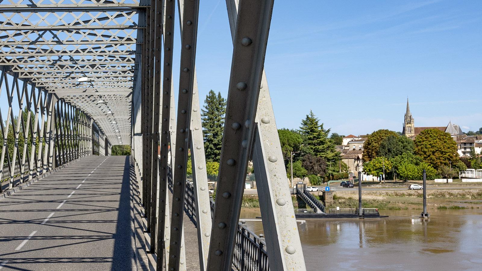 Die Brücke über die Garonne bei Cadillac. Foto: Hilke Maunder